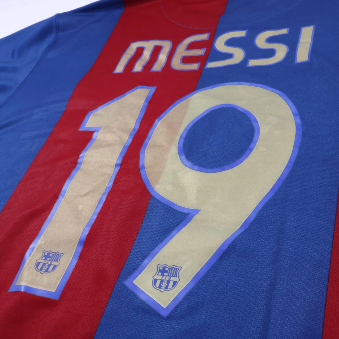 Camisa Retrô Barcelona 2006/07 Home - Messi Nº19